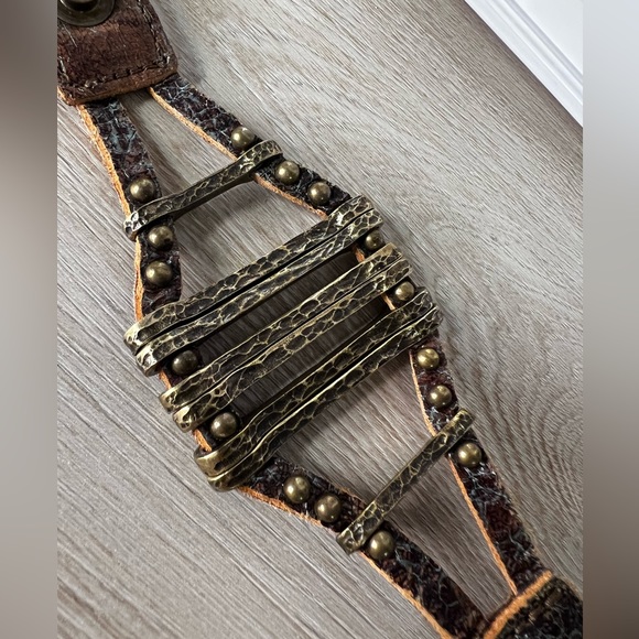 Leather bracelet with metal detailing - Picture 3 of 5